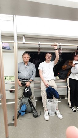 in der Flughafenbahn